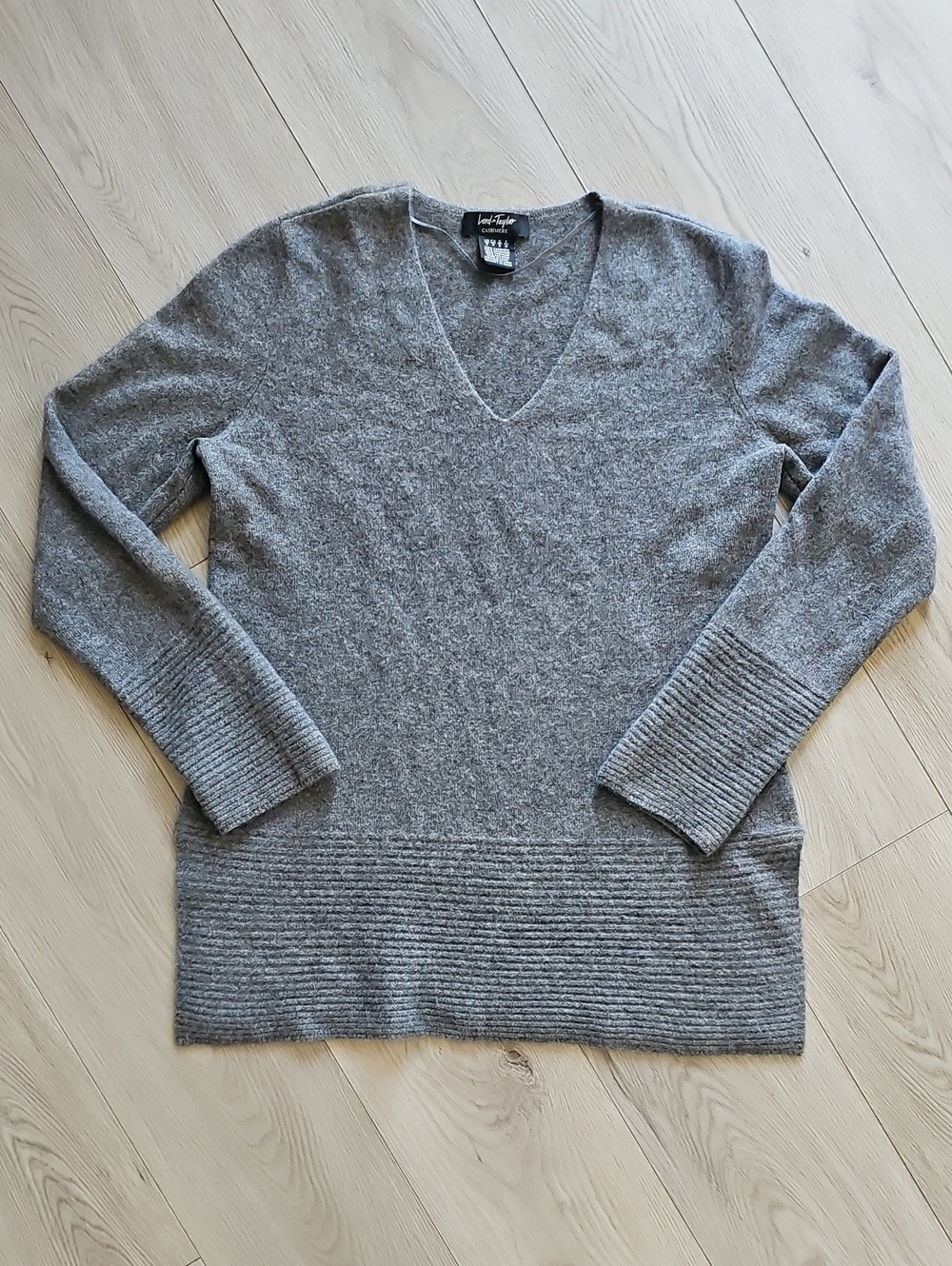 Lord & Taylor Cashmere Relaxed Fit VNeck Pullover Sweater Quiet Luxury Normcore